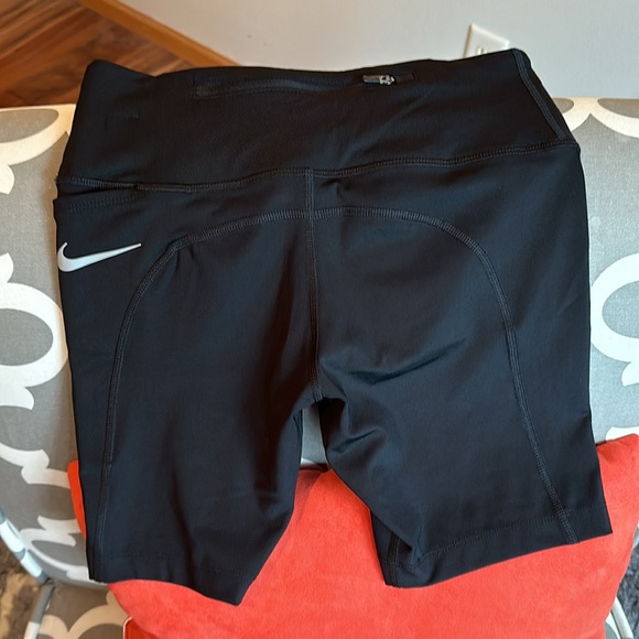 Like new Nike shorts - Picture 2 of 8